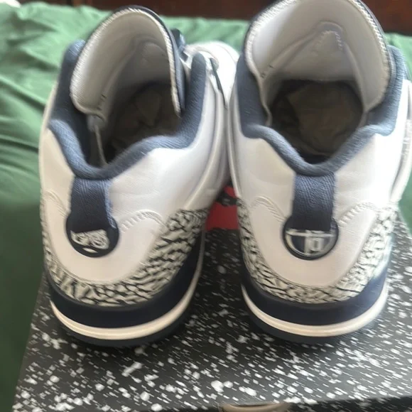 Air Jordan White and Black Sneakers - Picture 4 of 6